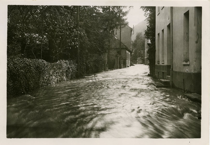 Rue de Bagnères-de-Luchon inondée en 1937