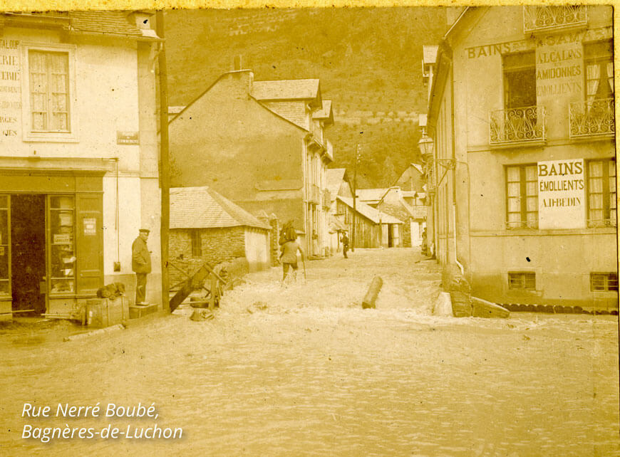 Vu de la rue Nerré Boubé à Bagnère de Luchon en 1897