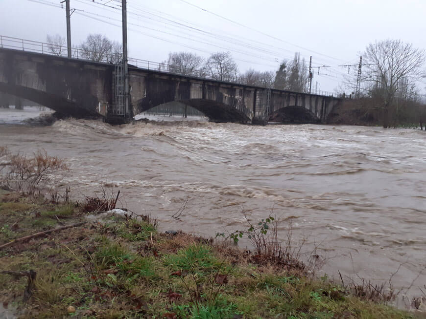 Montée des eaux vue du pont de Gourdan à Gourdan en 2022