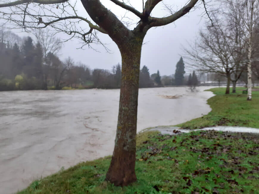 Montée des eaux vue du pont de Gourdan à Gourdan en 2022