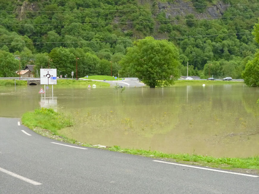 La crue de la Pique a coupé les routes reliant Antignac et Salles-de-Pratviel en 2013