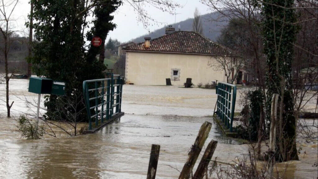 La Noue s'est répandue jusqu'à l'intérieur du moulin d'Auzas.